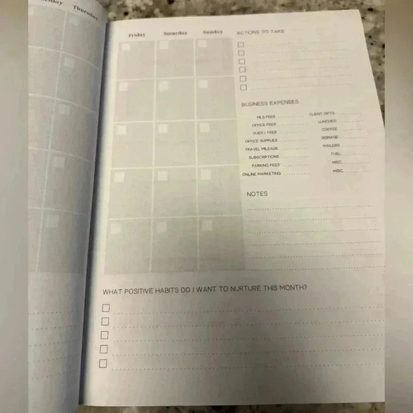 NWOT Real Estate Agent Planner Everything a Real Estate Agent Needs - Picture 3 of 5